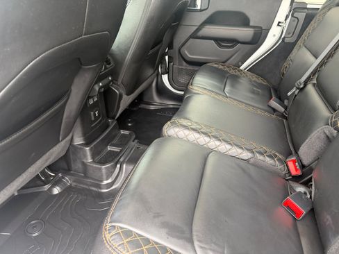Used 2021 Jeep Wrangler Unlimited Sahara AWD/4WD image 19