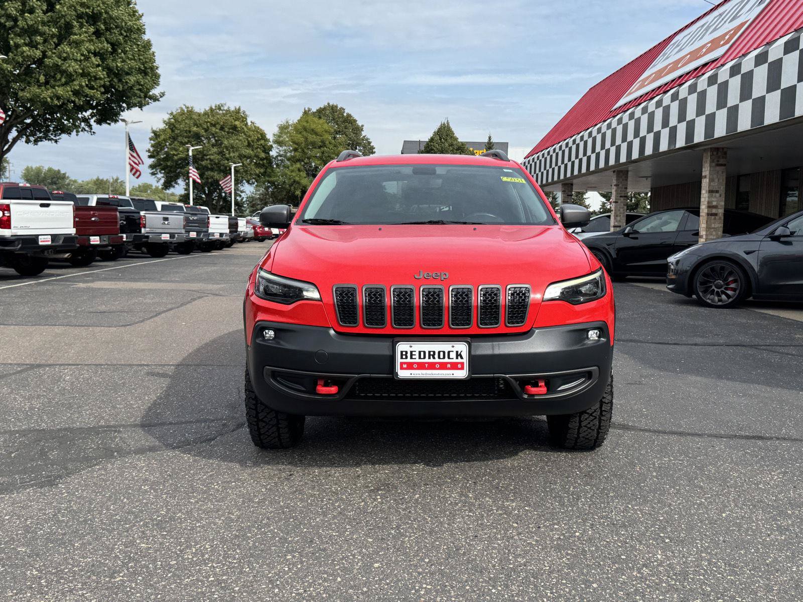 Used 2019 Jeep Cherokee Trailhawk w/ Cold Weather Group AWD/4WD image 3