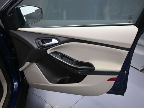 Used 2016 Ford Focus Electric Hatchback w/ Exterior Protection Package image 35