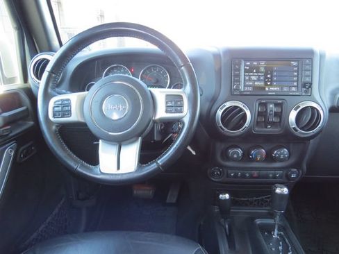 Used 2017 Jeep Wrangler Unlimited Sahara w/ Quick Order Package 24E Chief AWD/4WD image 17