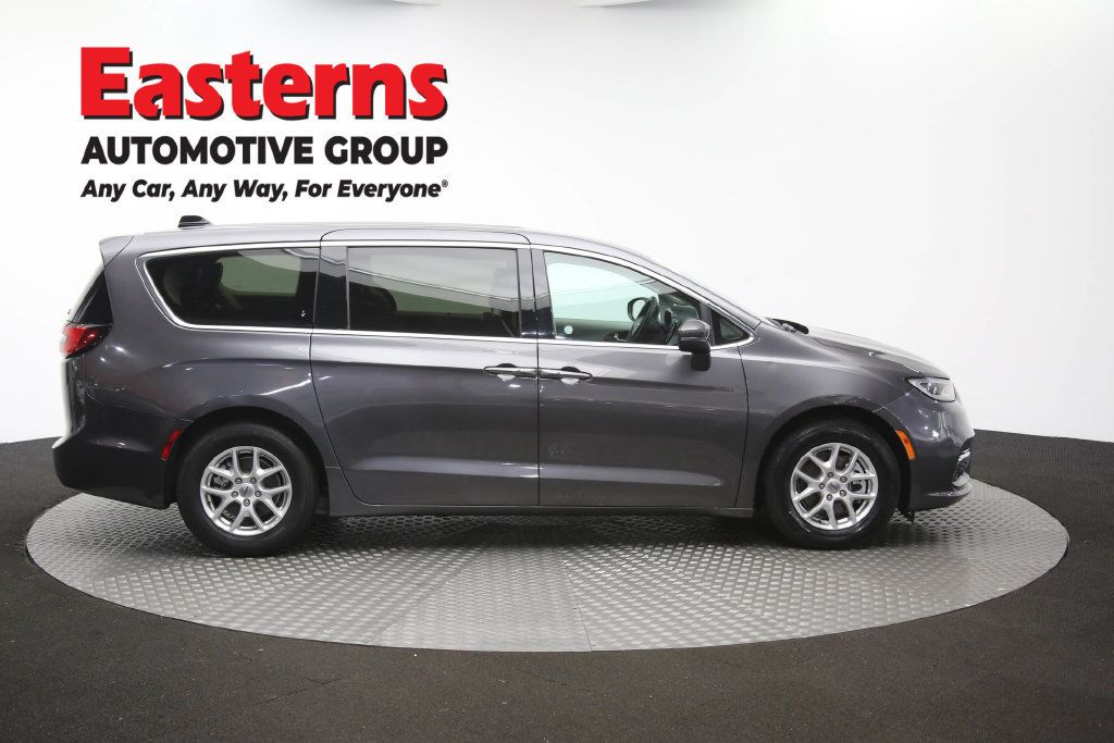 Used 2023 Chrysler Pacifica Touring-L FWD image 48