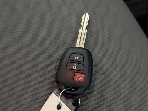 Used 2020 Toyota Tacoma SR image 33