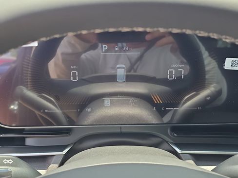 New 2027 Kia Carnival EX FWD image 32