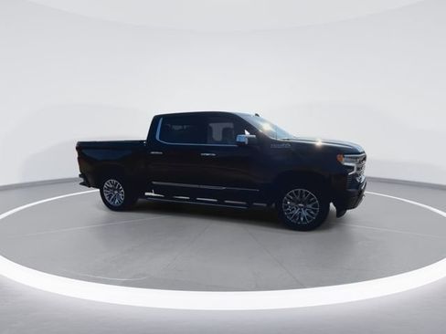 Used 2022 Chevrolet Silverado 1500 High Country w/ High Country Premium Package image 2
