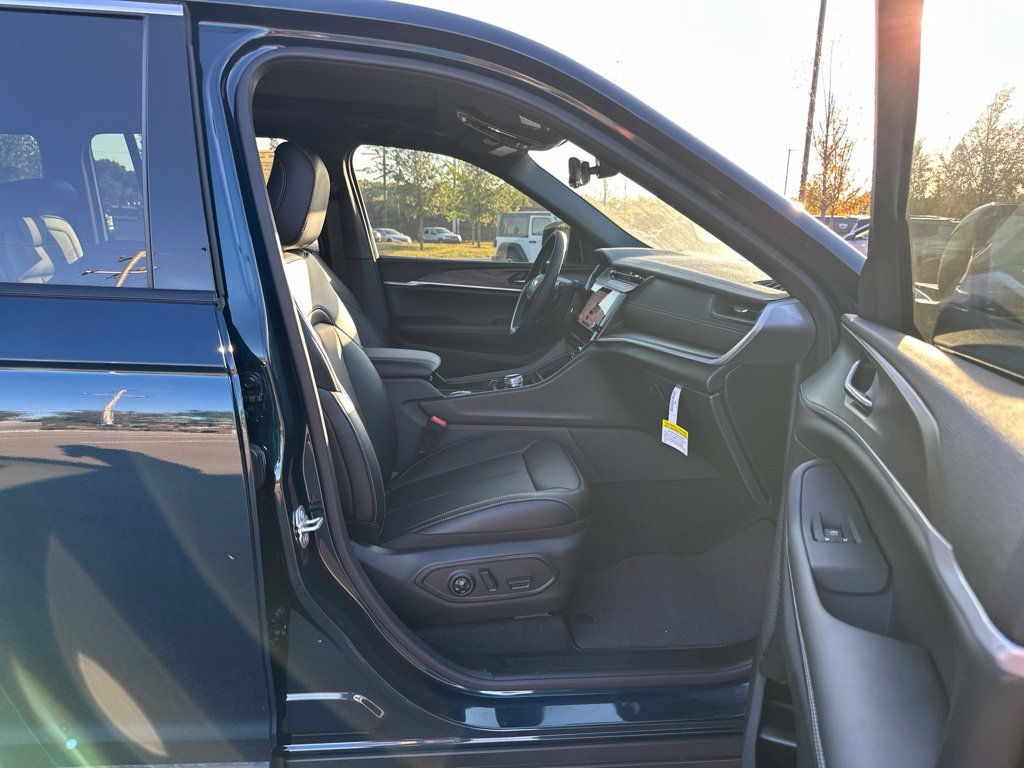 New 2027 Jeep Grand Cherokee Limited w/ Technology Group II RWD image 18