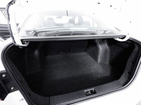 Used 2020 Nissan Versa S FWD image 14