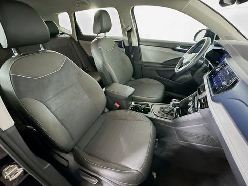 Used 2024 Volkswagen Taos SE image 28