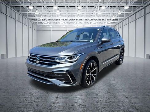Used 2024 Volkswagen Tiguan SEL R-Line image 3