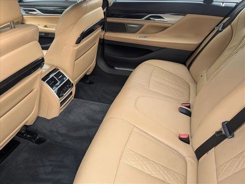 Used 2017 BMW 740e xDrive image 19