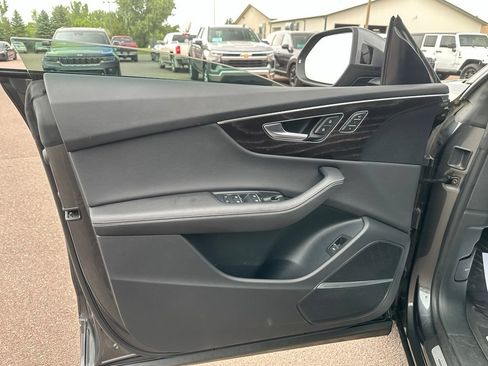 Used 2023 Audi Q8 Premium Plus w/ Premium Plus Package AWD/4WD image 11