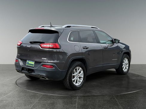 Used 2018 Jeep Cherokee Latitude Plus w/ Comfort/Convenience Group AWD/4WD image 9