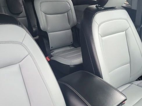 Used 2021 Ford Explorer XLT w/ Equipment Group 202A image 23