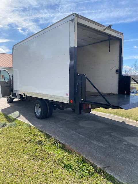 Used 2018 Chevrolet Express 3500 w/ Driver Convenience Package RWD image 9