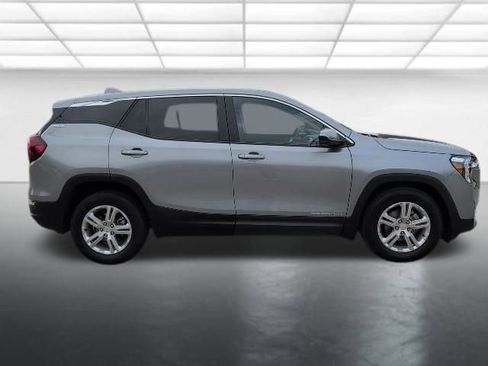 Used 2024 GMC Terrain SLE image 28