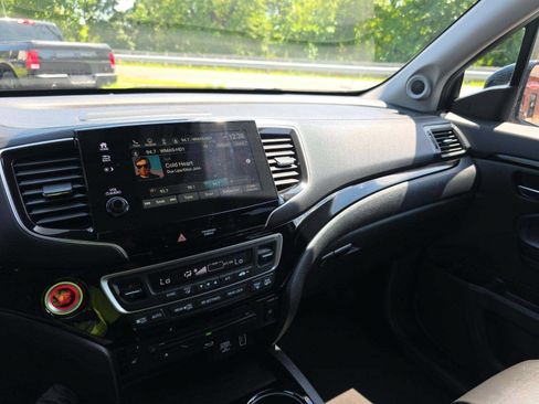 Used 2020 Honda Pilot Touring image 8