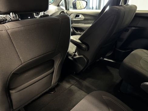 Used 2018 Chrysler Pacifica Touring Plus w/ S Appearance Package image 24