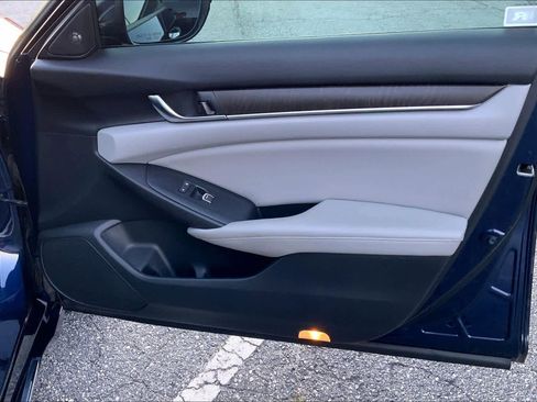 Used 2018 Honda Accord Touring image 22