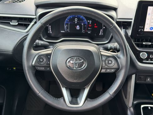 Used 2023 Toyota Corolla Cross XLE FWD image 11