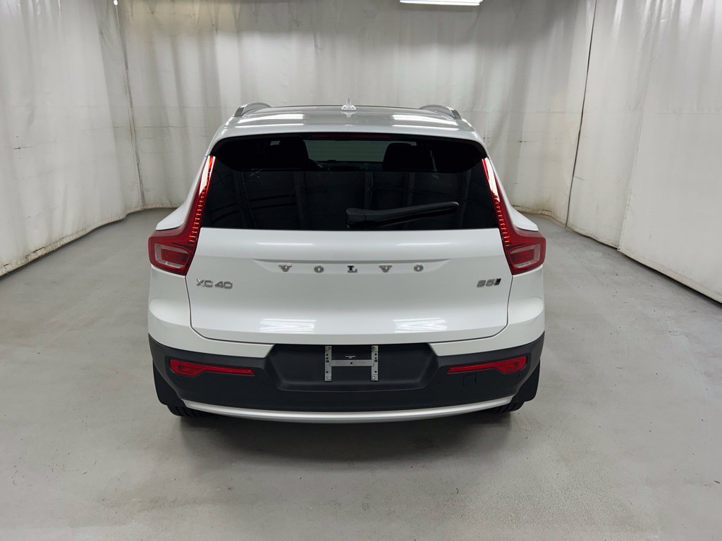 Used 2025 Volvo XC40 B5 Plus AWD/4WD image 5