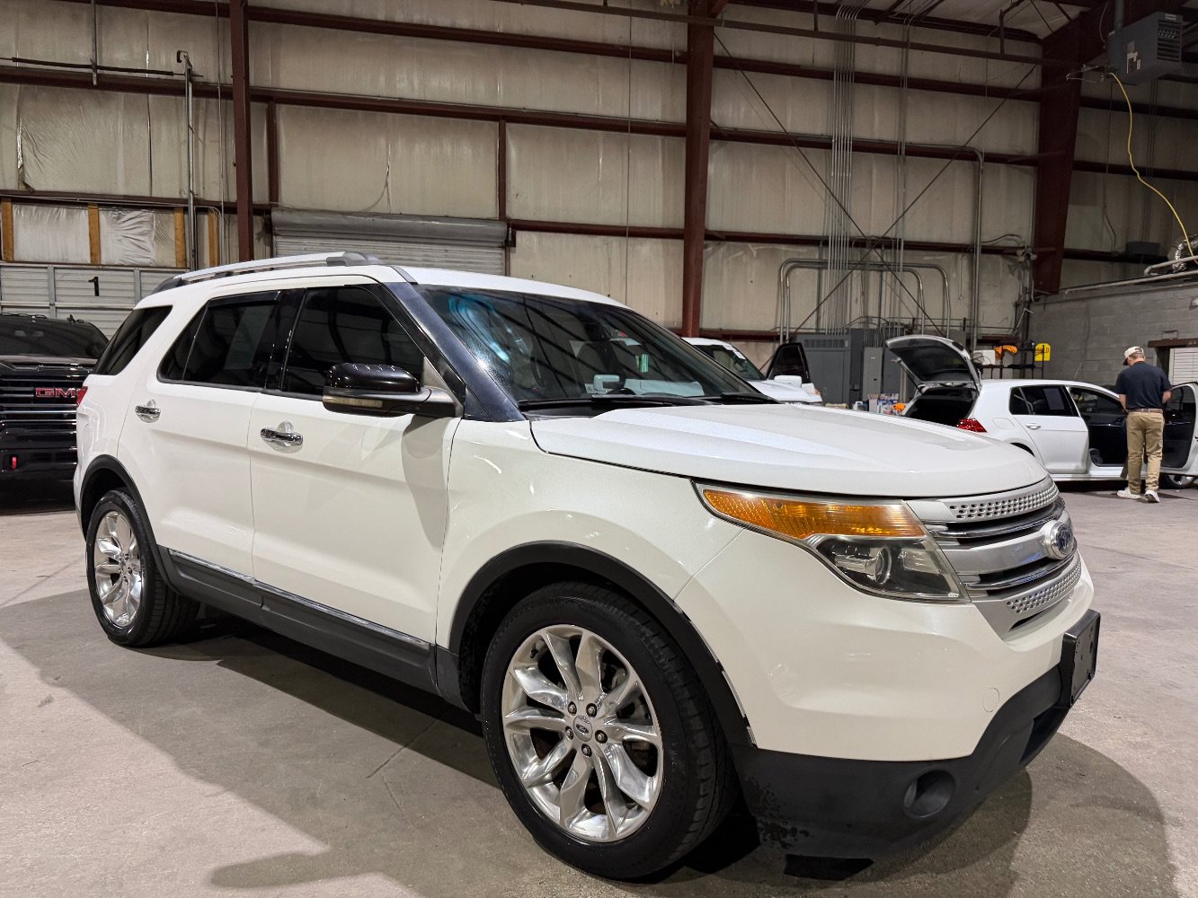 Used 2011 Ford Explorer XLT w/ 202A Rapid Spec Order Code FWD image 2