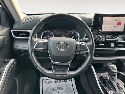 Used 2022 Toyota Highlander XLE image 12