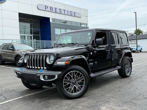 Used 2023 Jeep Wrangler Unlimited Sahara w/ Cold Weather Group AWD/4WD image 19