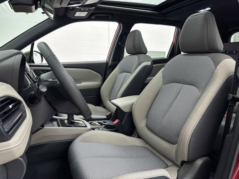 Used 2025 Subaru Forester Premium image 18