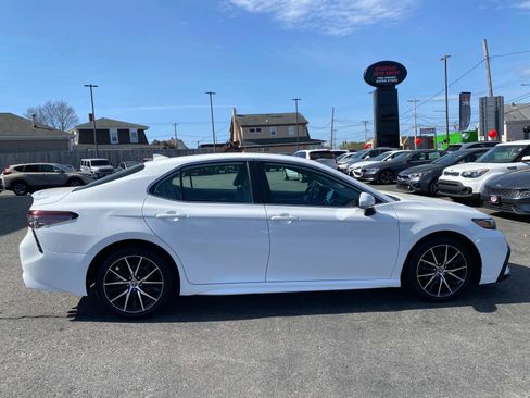 Used 2023 Toyota Camry SE image 6
