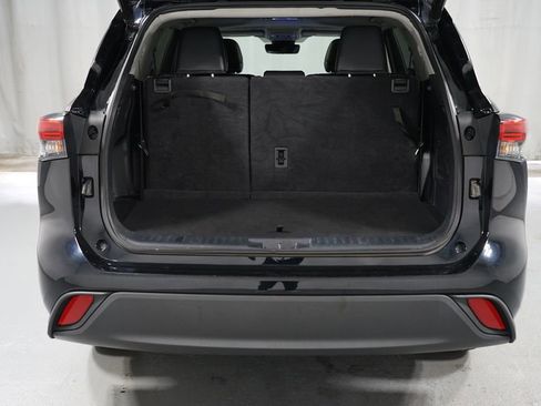Certified 2023 Toyota Highlander XLE image 37