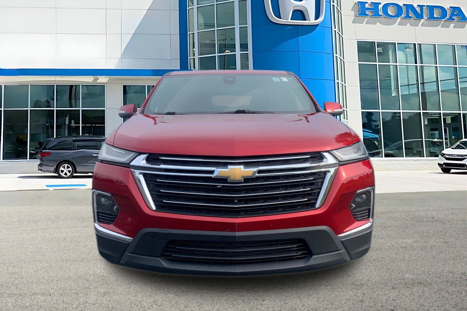 Used 2023 Chevrolet Traverse LT w/ LT Premium Package AWD/4WD image 8