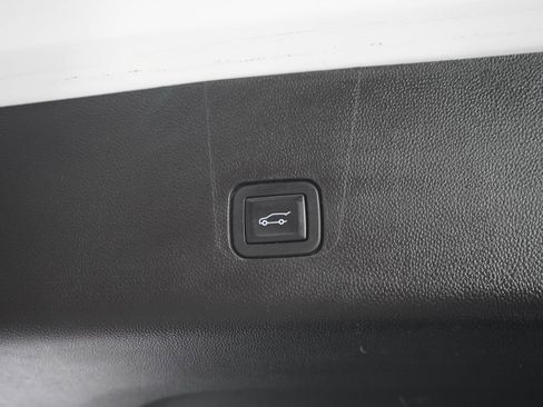 Used 2018 Chevrolet Traverse Premier w/ LPO, 'HIT The Road' Package AWD/4WD image 11