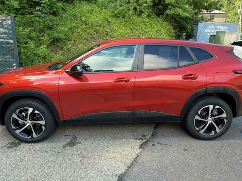 Certified 2024 Chevrolet Trax RS w/ Driver Confidence Package FWD image 5