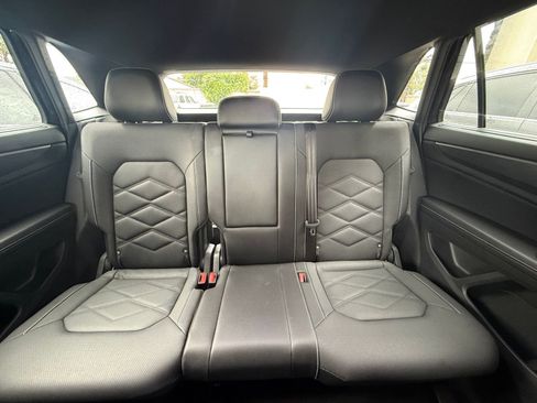 Used 2025 Volkswagen Atlas Cross Sport SE image 34