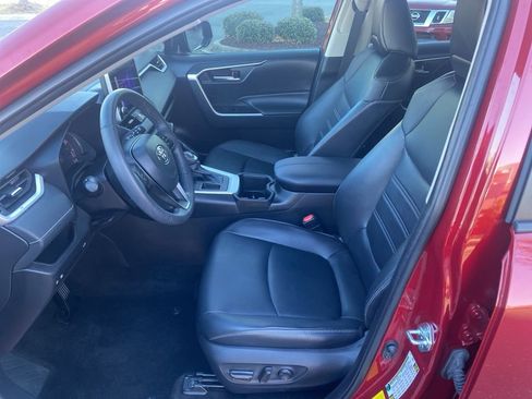Used 2023 Toyota RAV4 XLE Premium image 15