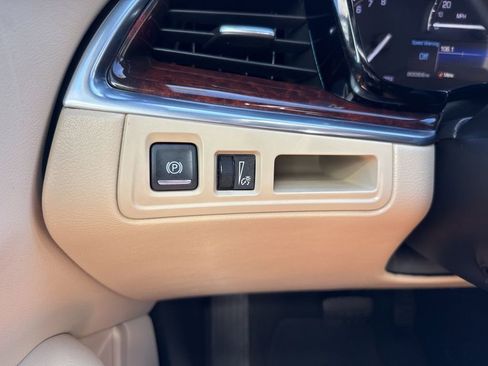 Used 2018 Cadillac XT5 Luxury image 18