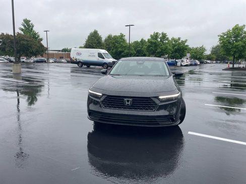 Certified 2025 Honda Accord SE image 2