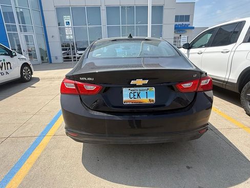 Used 2016 Chevrolet Malibu LT w/ Leather Package FWD image 5