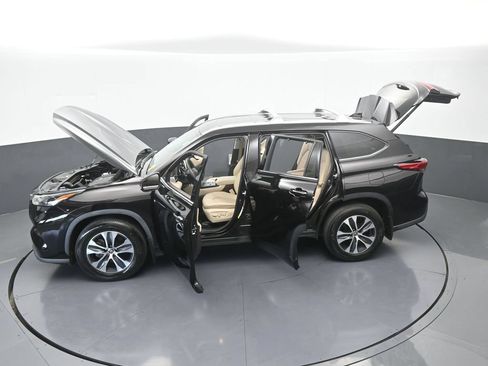 Used 2022 Toyota Highlander XLE FWD image 65