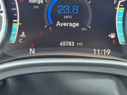 Used 2023 Chrysler Pacifica Touring-L FWD image 23
