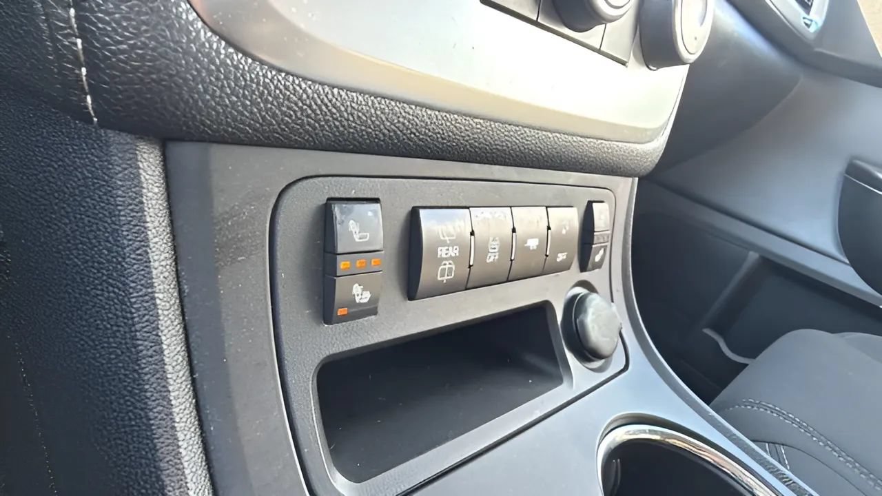 Used 2014 GMC Acadia SLE FWD image 17