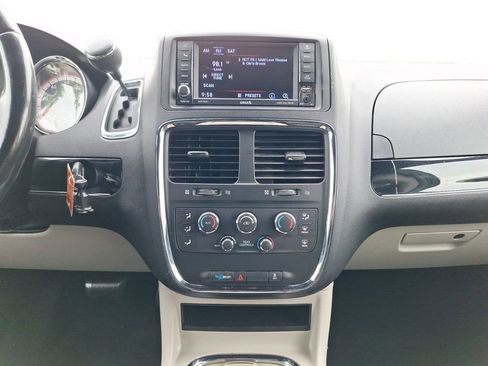 Used 2019 Dodge Grand Caravan SXT FWD image 18