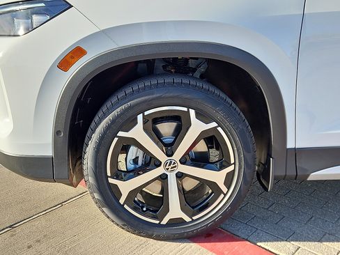 New 2026 Volkswagen Tiguan SE image 5