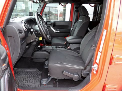 Used 2016 Jeep Wrangler Unlimited Rubicon image 18