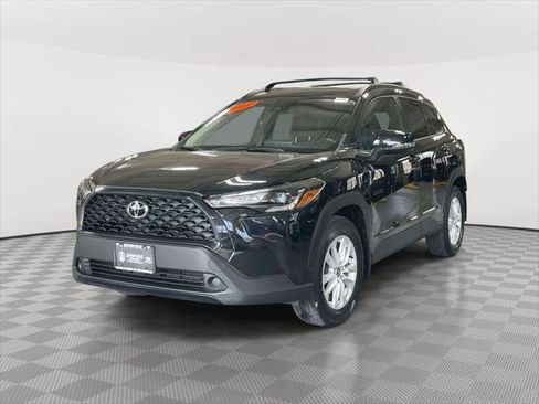 Used 2022 Toyota Corolla Cross LE w/ Moonroof Package AWD/4WD image 3