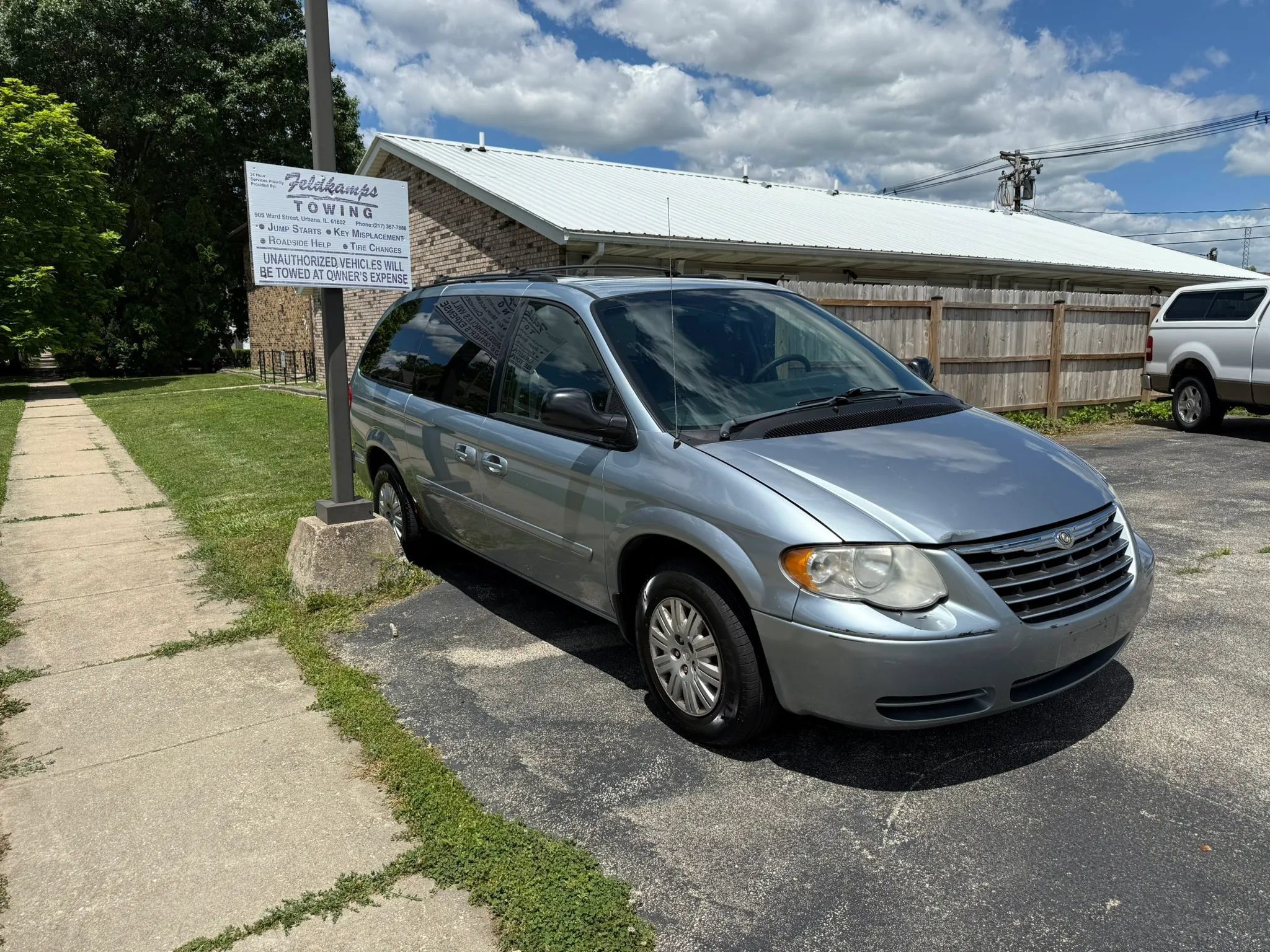 Used 2005 Chrysler Town & Country LX w/ Popular Equipment Group II FWD image 3