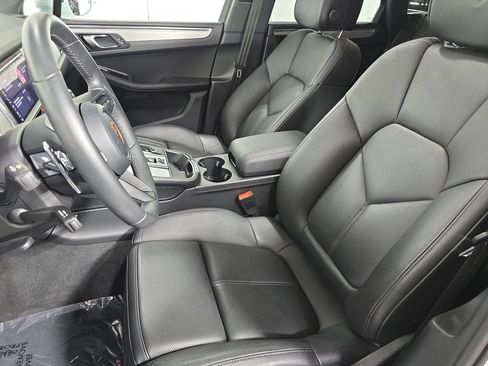 Certified 2026 Porsche Macan AWD/4WD image 5