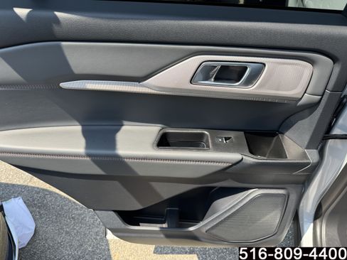 Used 2026 Ford Explorer Active AWD/4WD image 35