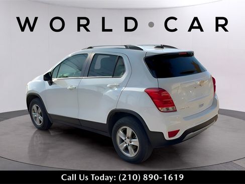 Used 2022 Chevrolet Trax LT w/ LT Convenience Package image 9