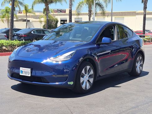 Used 2023 Tesla Model Y AWD image 5