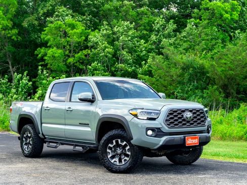 Used 2022 Toyota Tacoma TRD Off-Road AWD/4WD image 2